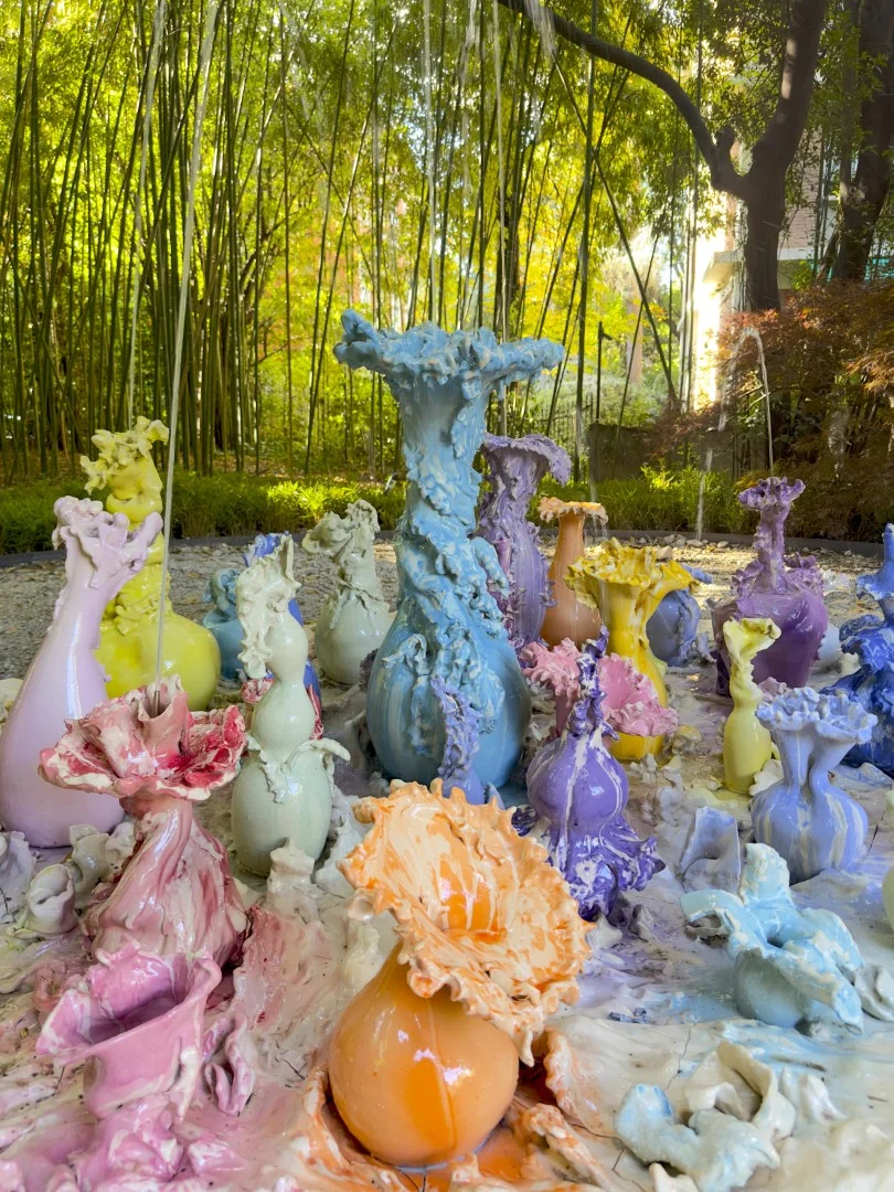 Sorgenteinfiore,2025. Installation view, glazed grès, 320x180x110cm, Private Collection.